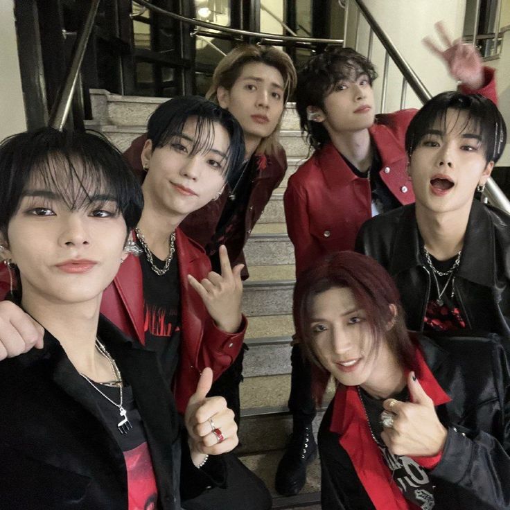 Xdinary Heroes 團體 logo